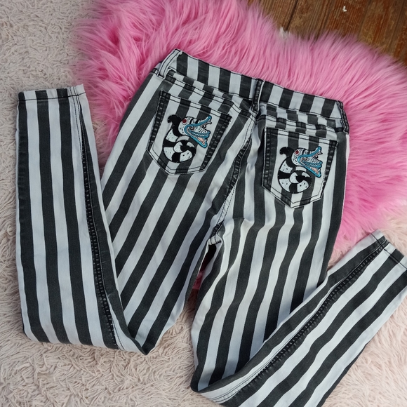 Plus size BEETLEJUICE OOAK custom unique Blackheart striped skinnies! - Picture 7 of 16